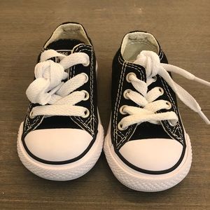 SOLD! Converse Low Top Sneakers Size Infant 4